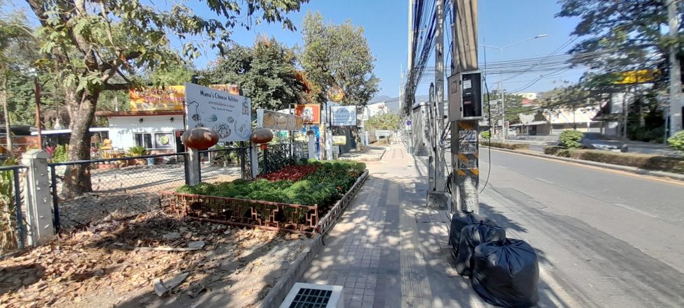 Entrance to Baan The Pub Guesthouse on Huay Kaew Rd CHiang Mai