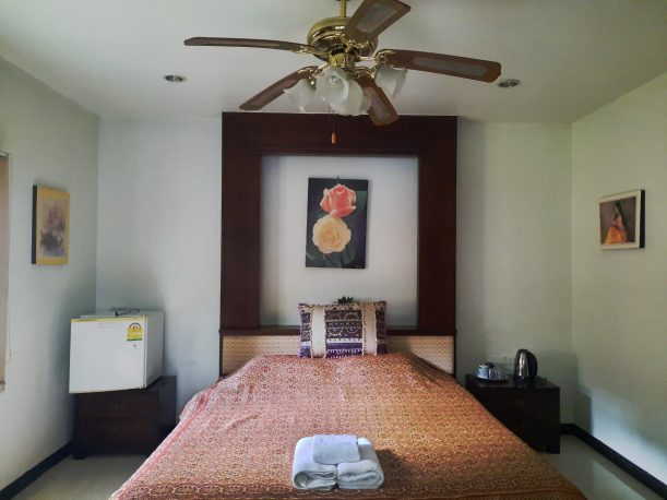 Double bed in Bungalow Room at Baan The PUb Guesthouse Chiang MaI